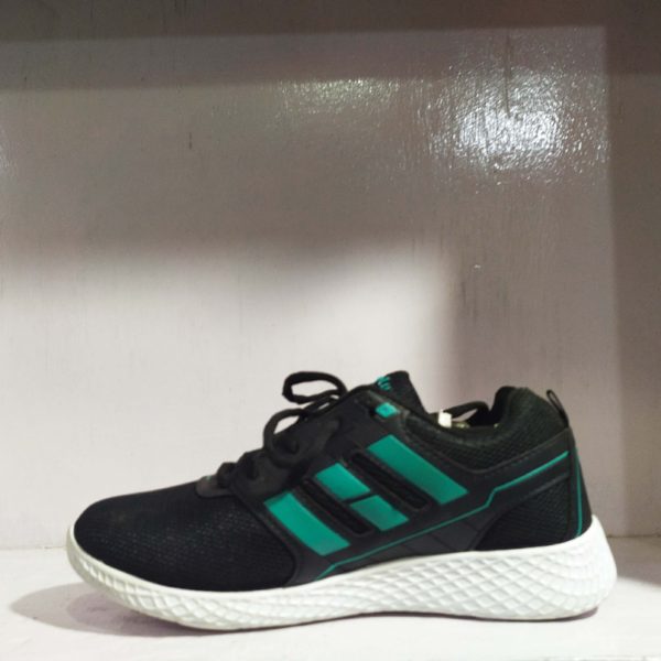 Tavera black color sports shoes